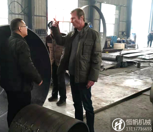 搶占有機(jī)肥設(shè)備出口新藍(lán)海 恒帆機(jī)械成功登陸芬蘭(圖1) 芬蘭客戶(hù)考察有機(jī)肥生產(chǎn)廠區(qū)